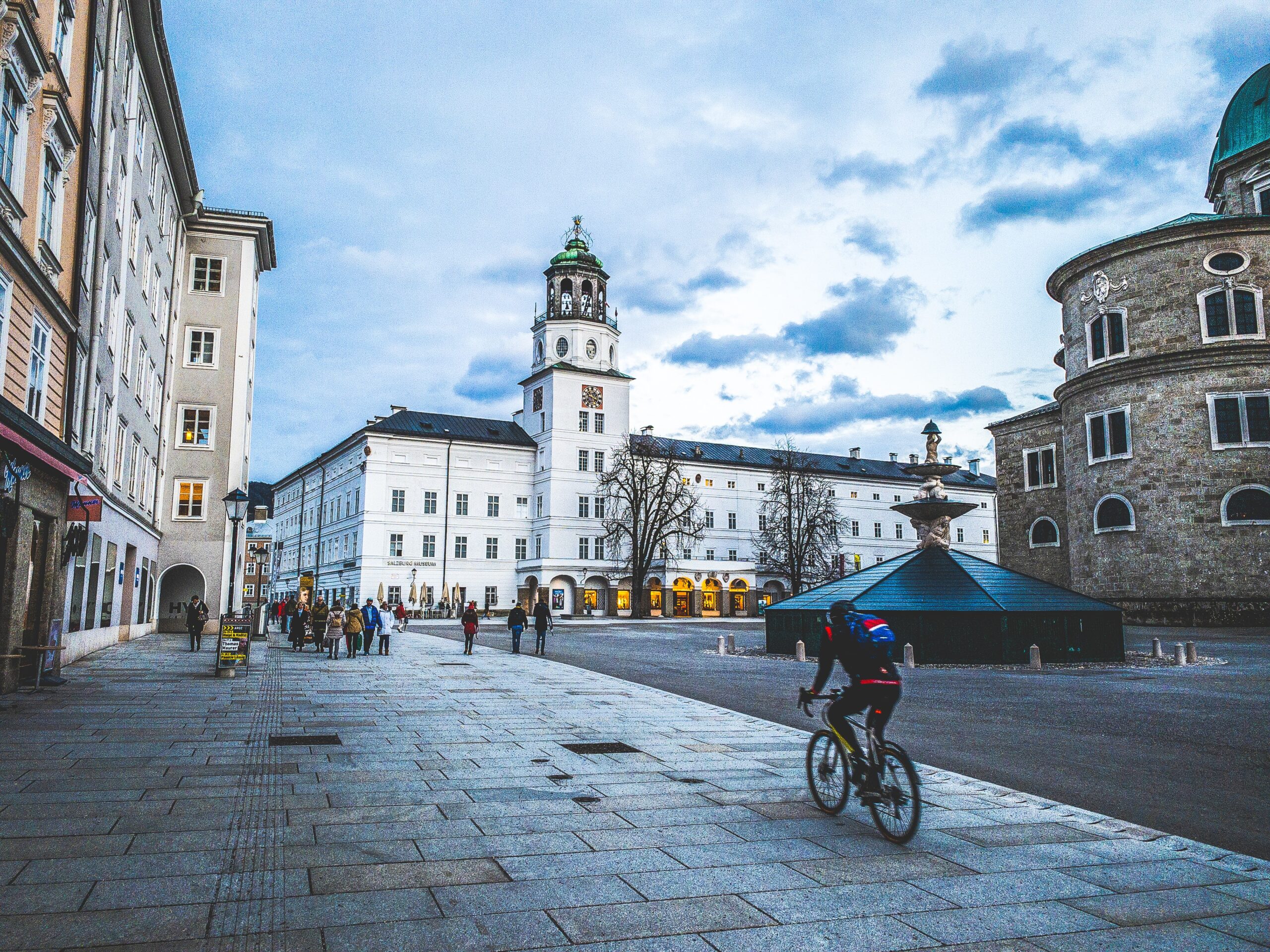 LUT092 Verkehrsplanung in Salzburg: Gehsteiggespräch mit Barbara Unterkofler